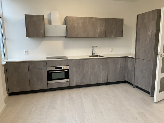 Te huur: Prachtig Uniek VIJF kamer Hoek Appartement Amsterdam (Noord)