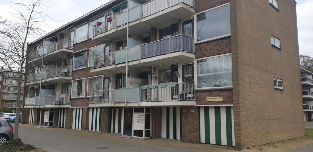 TE KOOP   DIEMEN CENTRUM met garage  Julianaplantsoen 223