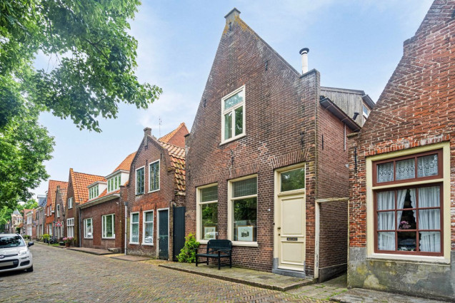 Oude Gracht 27, 1601 RD Enkhuizen, Nederland
